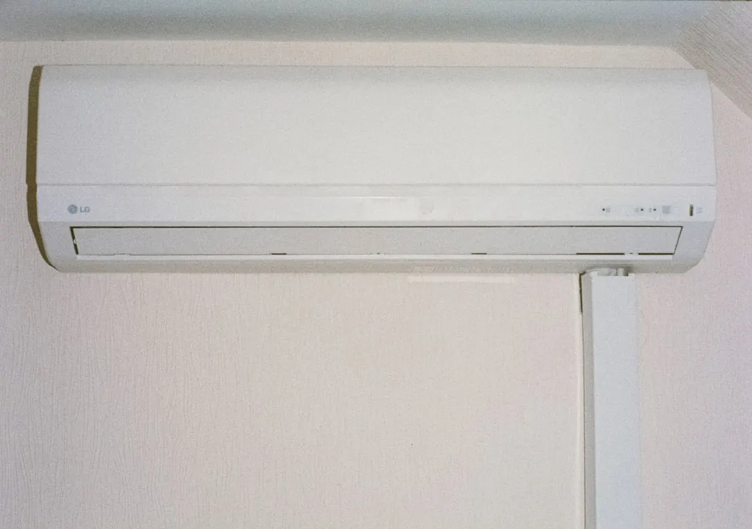 Wall-mounted ductless mini-split indoor unit in a San Francisco living room